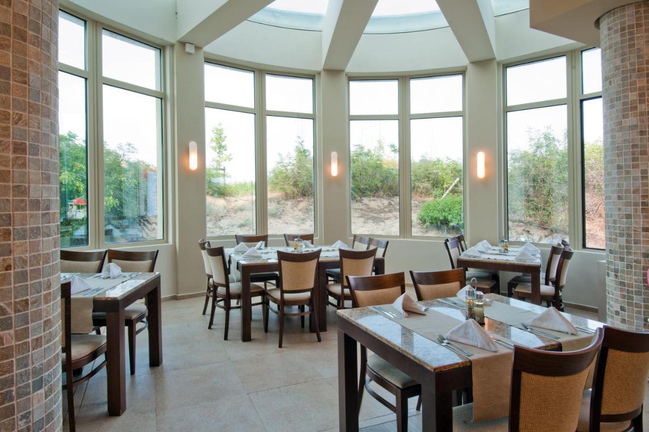 Jeravi Club מלון 4*