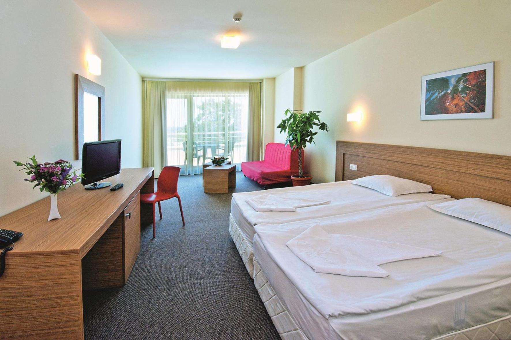 Hotel Jeravi Club
