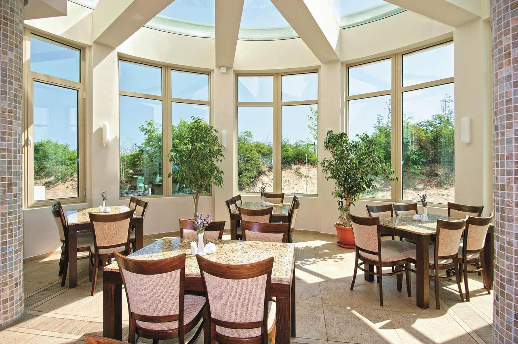 Jeravi Club 4*