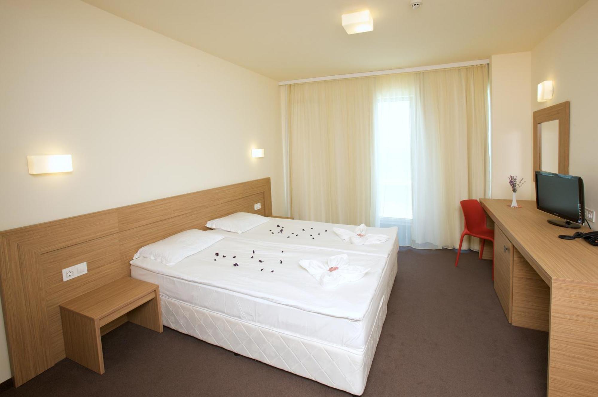 Hotel Jeravi Club