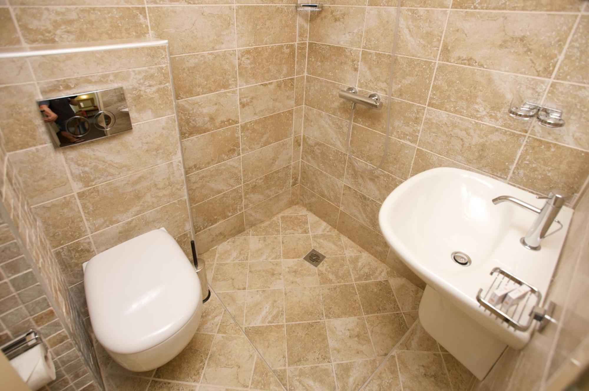 Jeravi Club מלון 4*