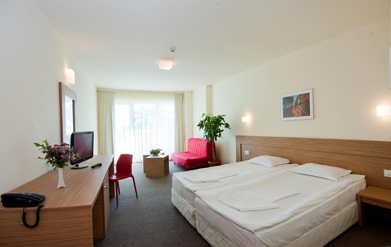 Jeravi Club 4*